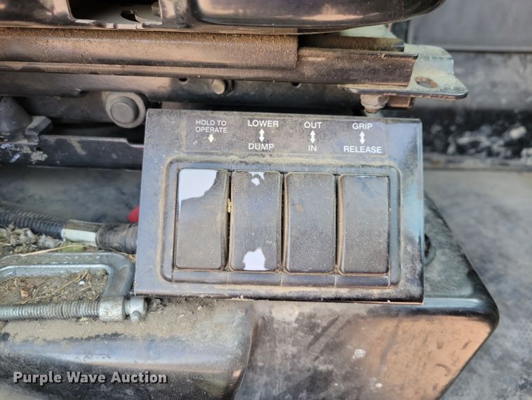 image for item NB9860 2011 Peterbilt 320 refuse truck