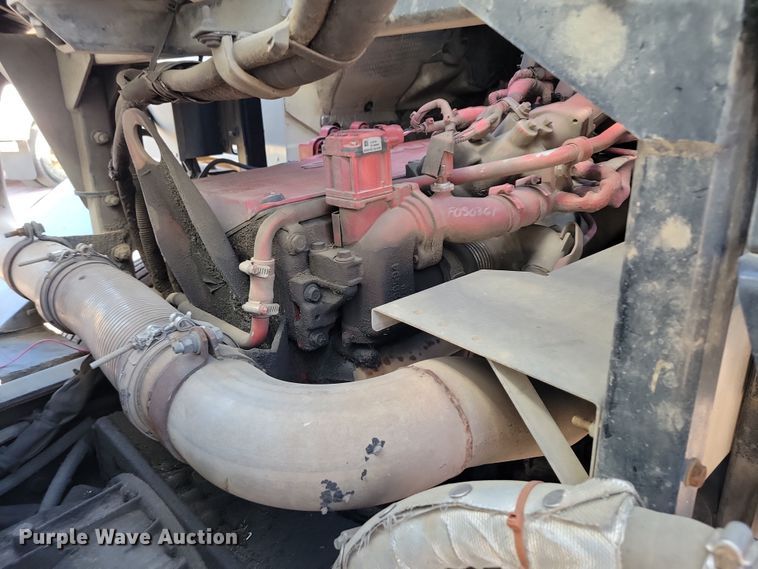 image for item NB9860 2011 Peterbilt 320 refuse truck