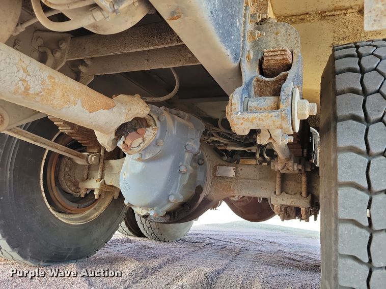 image for item NB9860 2011 Peterbilt 320 refuse truck