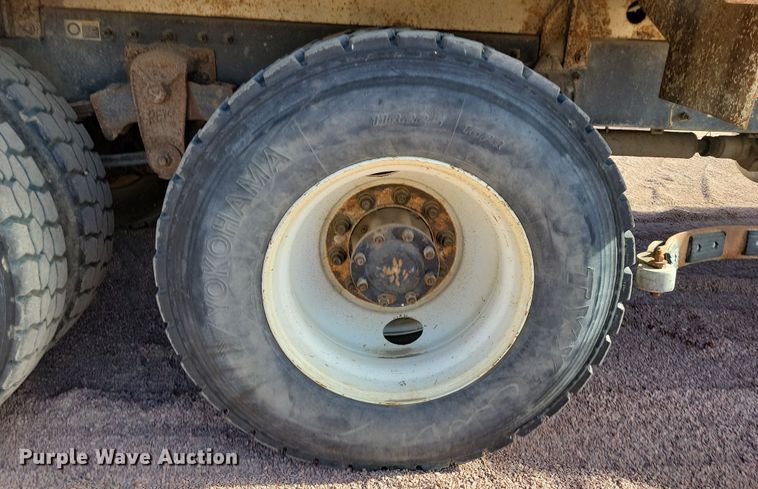 image for item NB9860 2011 Peterbilt 320 refuse truck