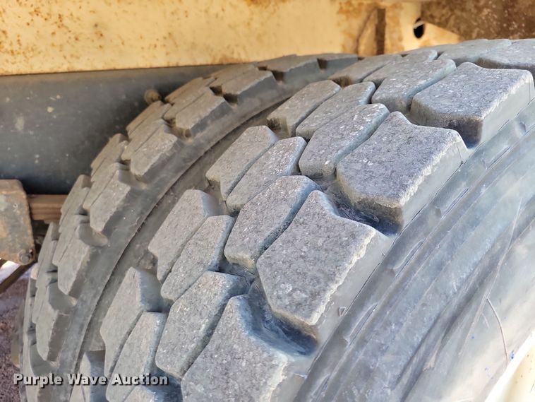 image for item NB9860 2011 Peterbilt 320 refuse truck