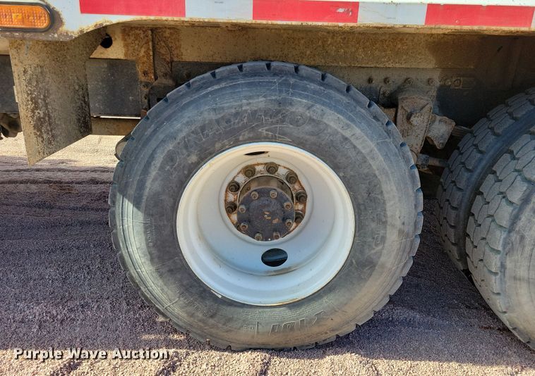 image for item NB9860 2011 Peterbilt 320 refuse truck