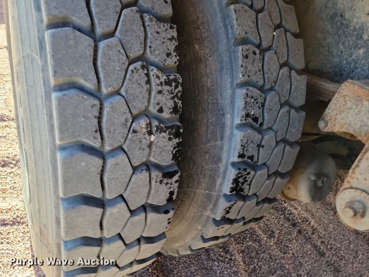 image for item NB9860 2011 Peterbilt 320 refuse truck