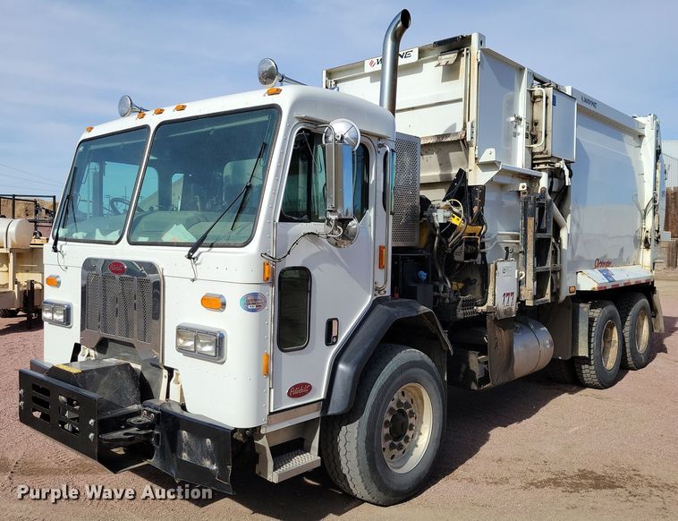 image for item NB9861 2017 Peterbilt 320 refuse truck