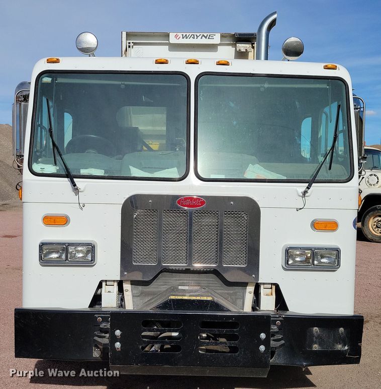 image for item NB9861 2017 Peterbilt 320 refuse truck