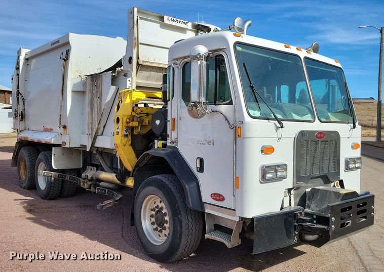 image for item NB9861 2017 Peterbilt 320 refuse truck