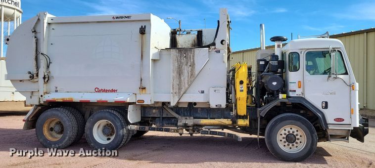 image for item NB9861 2017 Peterbilt 320 refuse truck
