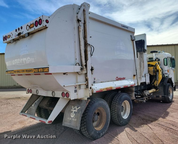 image for item NB9861 2017 Peterbilt 320 refuse truck