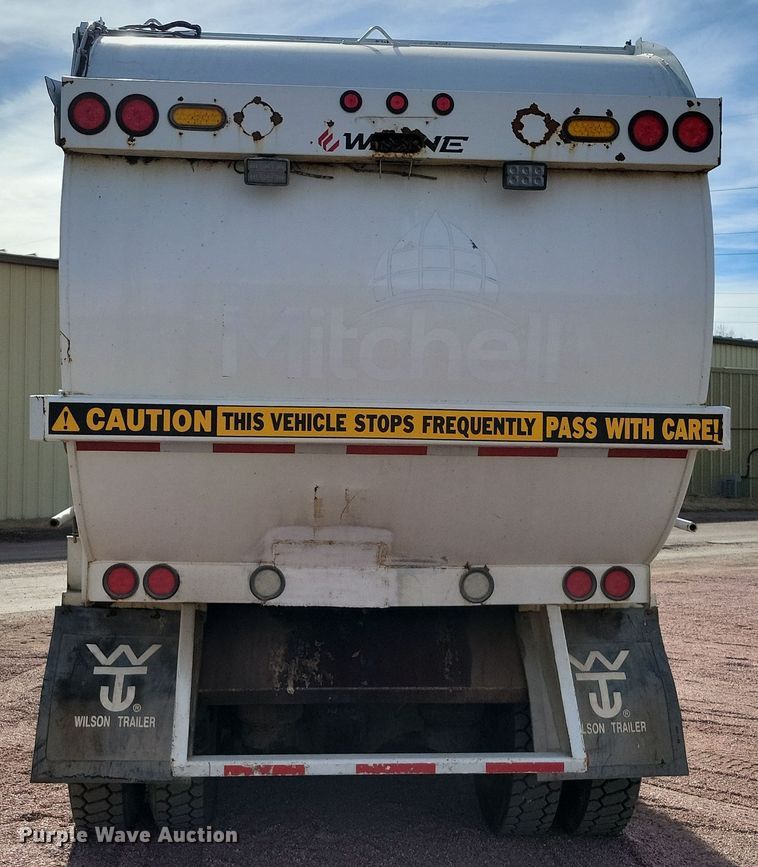 image for item NB9861 2017 Peterbilt 320 refuse truck