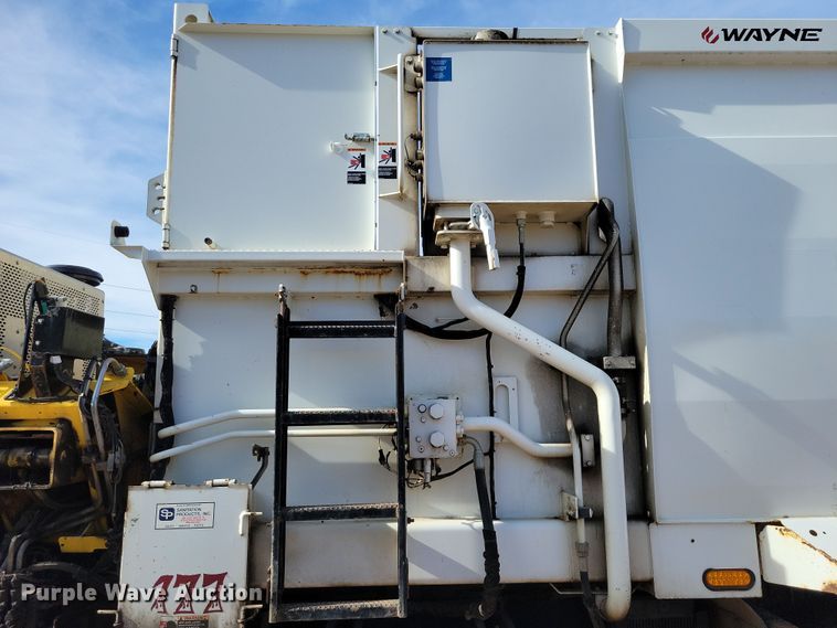 image for item NB9861 2017 Peterbilt 320 refuse truck