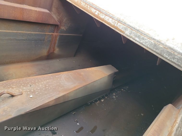 image for item NB9861 2017 Peterbilt 320 refuse truck