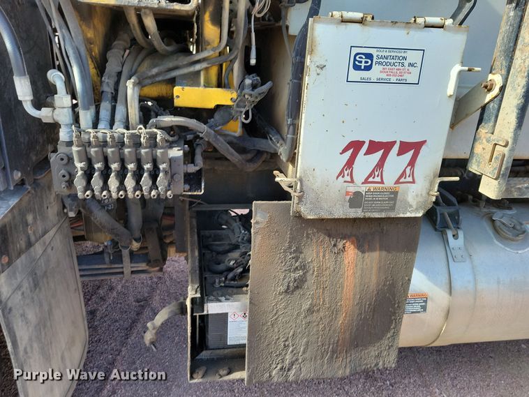 image for item NB9861 2017 Peterbilt 320 refuse truck