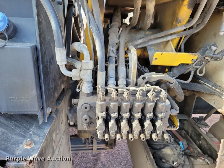 image for item NB9861 2017 Peterbilt 320 refuse truck