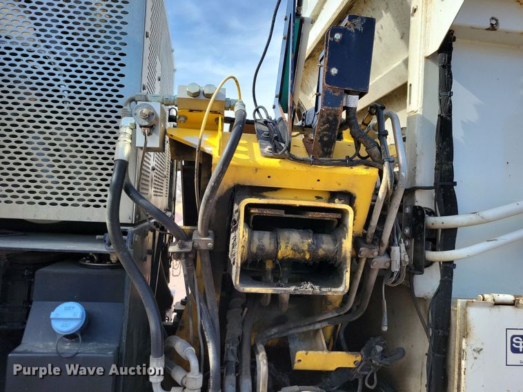 image for item NB9861 2017 Peterbilt 320 refuse truck