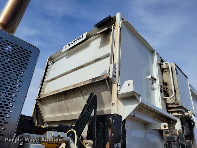 image for item NB9861 2017 Peterbilt 320 refuse truck