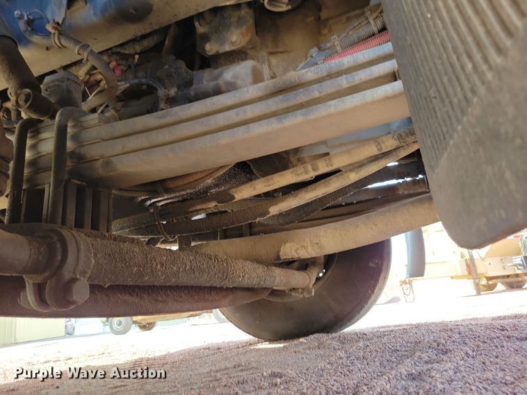 image for item NB9861 2017 Peterbilt 320 refuse truck