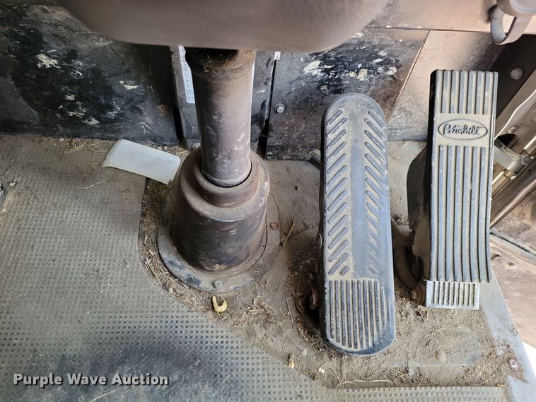 image for item NB9861 2017 Peterbilt 320 refuse truck