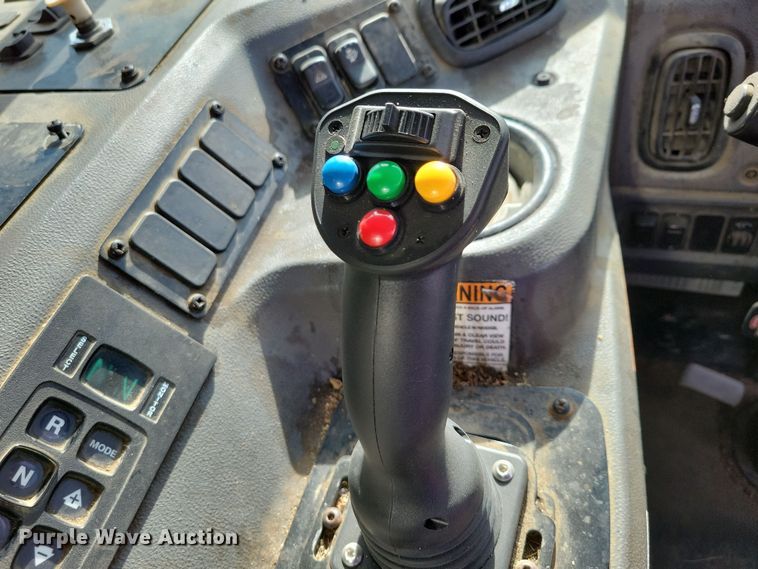 image for item NB9861 2017 Peterbilt 320 refuse truck