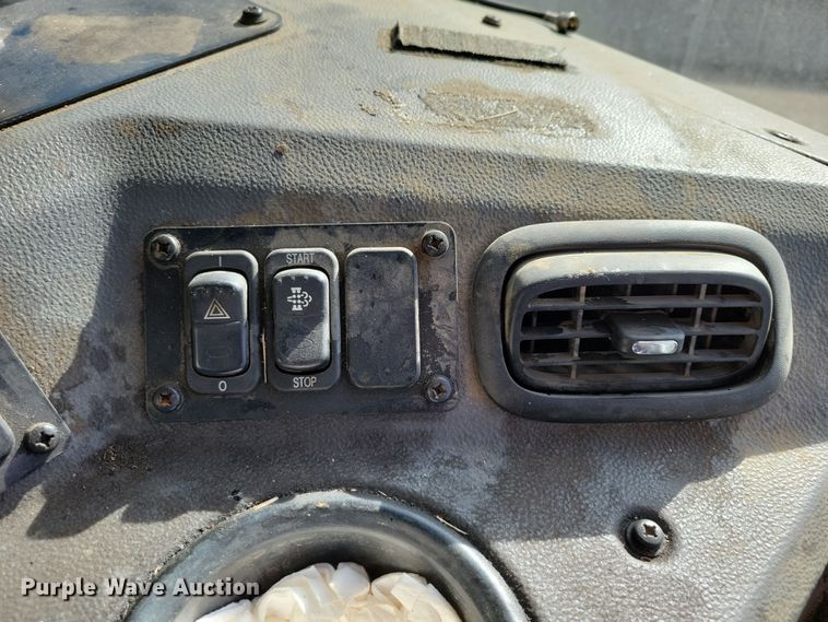 image for item NB9861 2017 Peterbilt 320 refuse truck