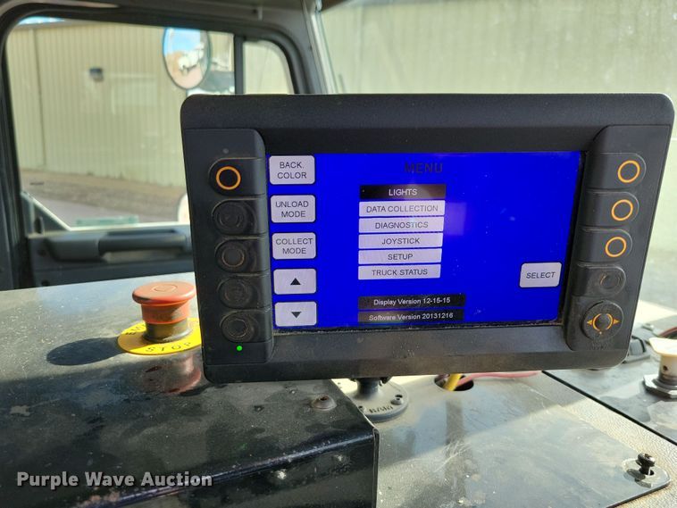 image for item NB9861 2017 Peterbilt 320 refuse truck