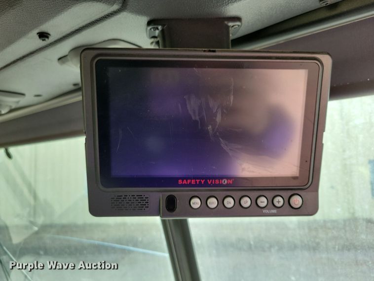 image for item NB9861 2017 Peterbilt 320 refuse truck