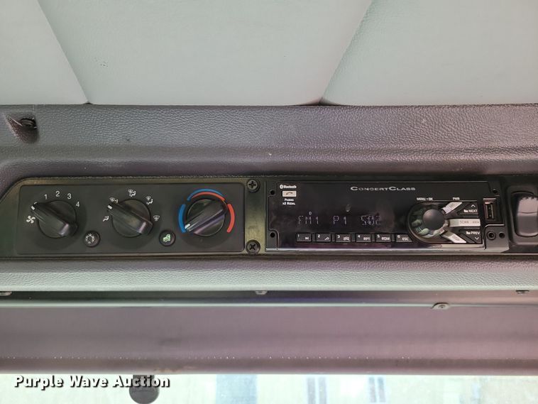 image for item NB9861 2017 Peterbilt 320 refuse truck