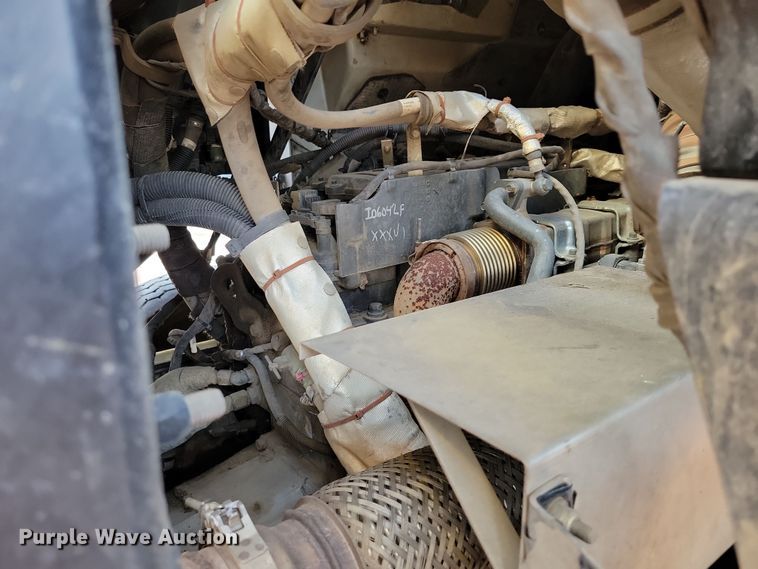 image for item NB9861 2017 Peterbilt 320 refuse truck