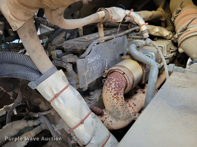 image for item NB9861 2017 Peterbilt 320 refuse truck