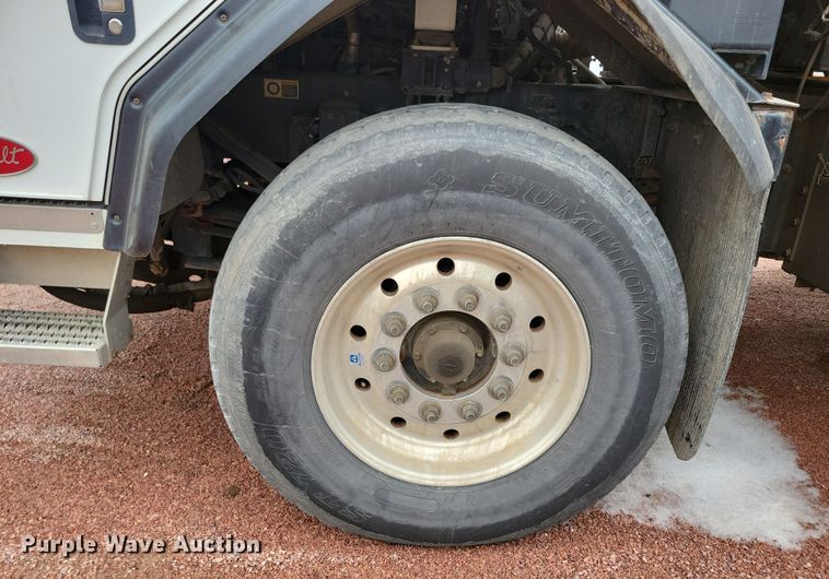 image for item NB9861 2017 Peterbilt 320 refuse truck