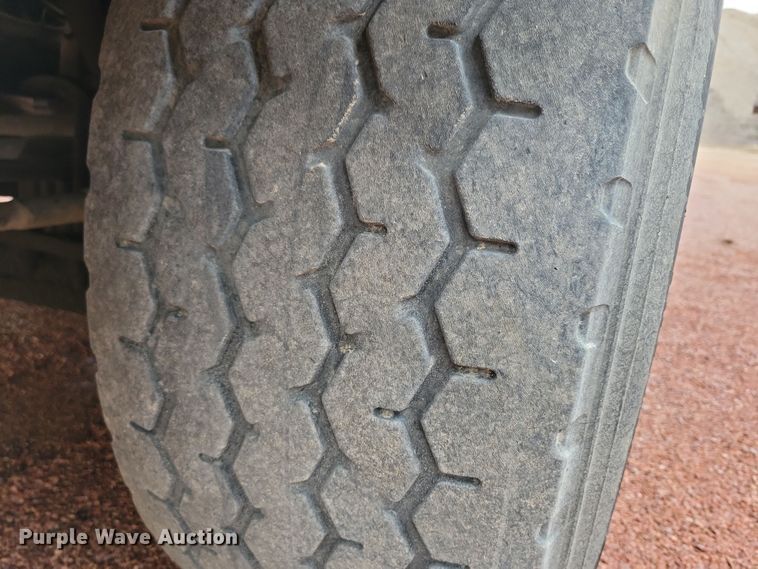 image for item NB9861 2017 Peterbilt 320 refuse truck