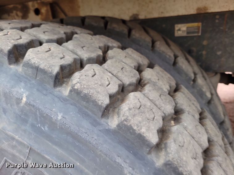 image for item NB9861 2017 Peterbilt 320 refuse truck