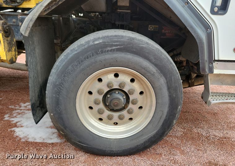 image for item NB9861 2017 Peterbilt 320 refuse truck