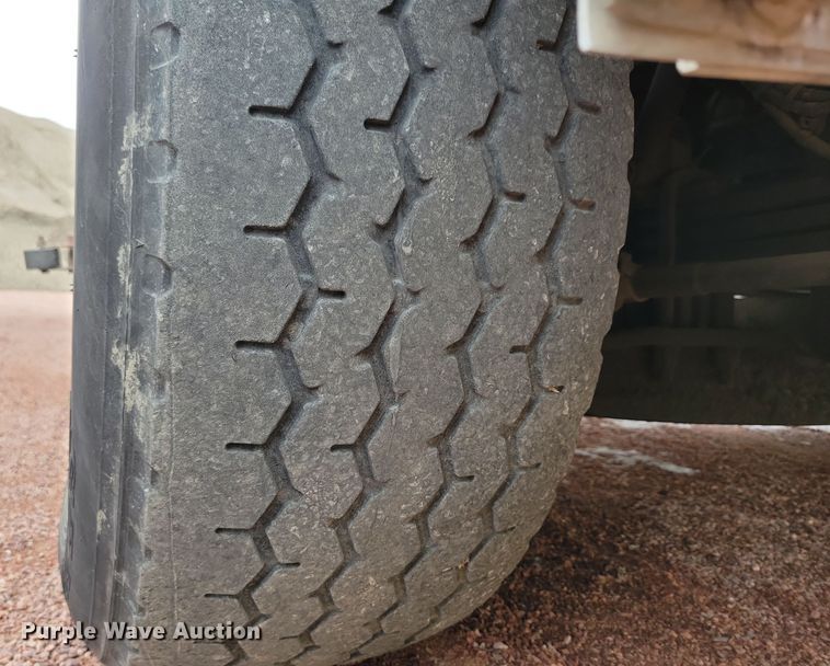 image for item NB9861 2017 Peterbilt 320 refuse truck