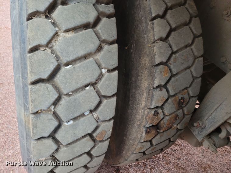 image for item NB9861 2017 Peterbilt 320 refuse truck