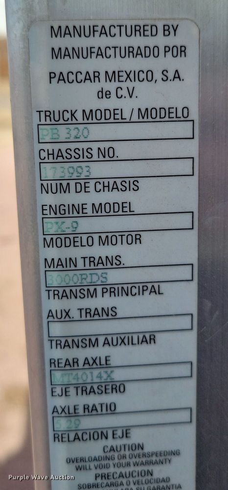 image for item NB9861 2017 Peterbilt 320 refuse truck