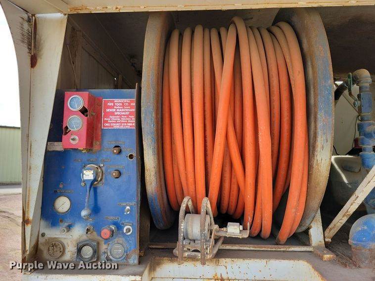 image for item NB9862 1997 Ford L8000 sewer jetter truck