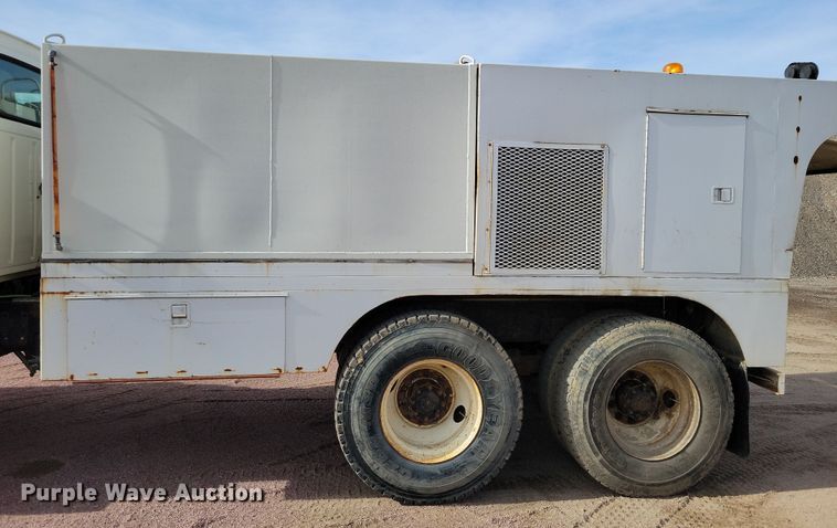 image for item NB9862 1997 Ford L8000 sewer jetter truck