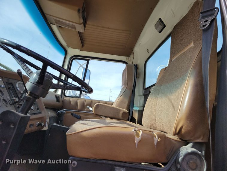 image for item NB9862 1997 Ford L8000 sewer jetter truck