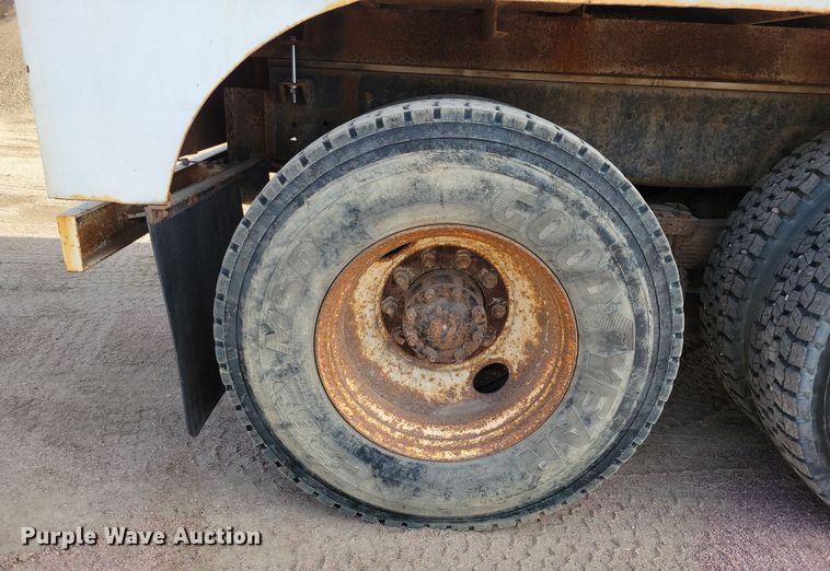 image for item NB9862 1997 Ford L8000 sewer jetter truck