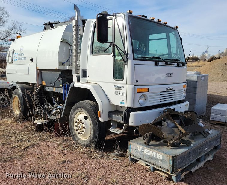 image for item NB9863 2003 Freightliner Johnston FC-70 street sweeper truck