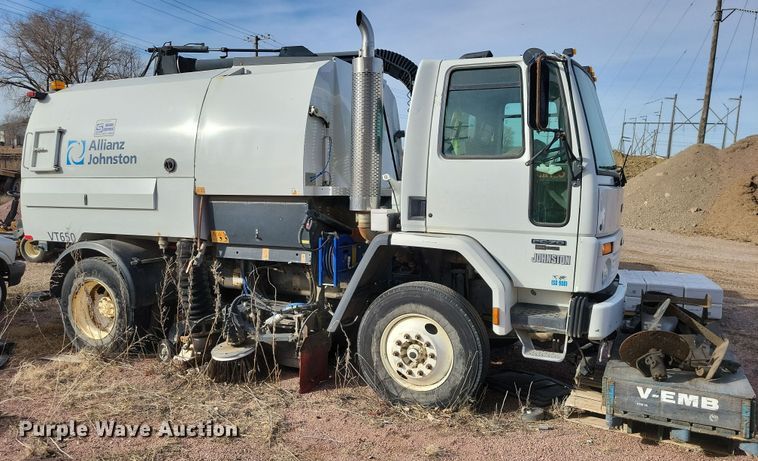 image for item NB9863 2003 Freightliner Johnston FC-70 street sweeper truck