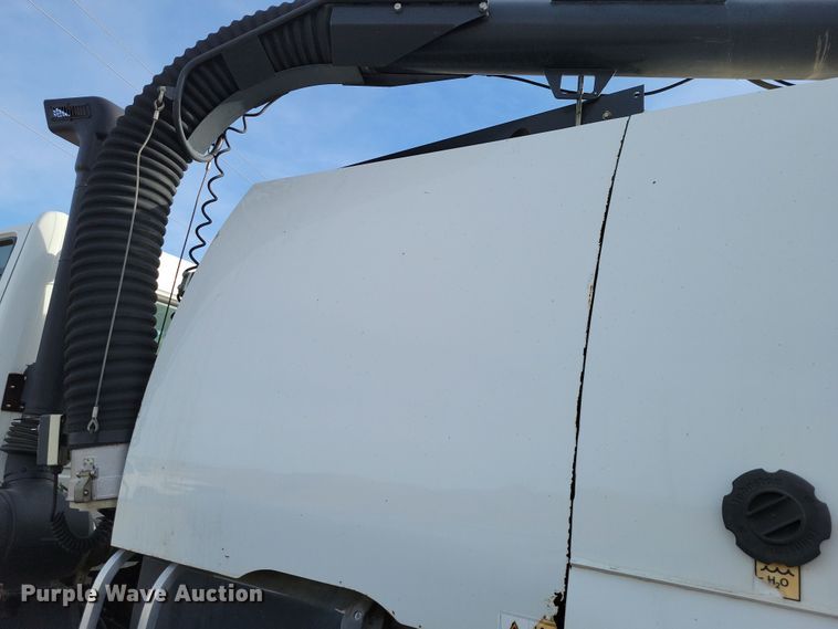 image for item NB9863 2003 Freightliner Johnston FC-70 street sweeper truck