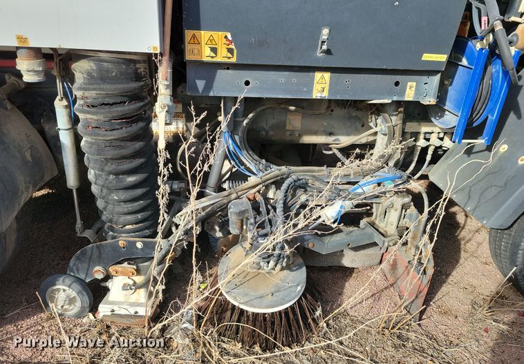 image for item NB9863 2003 Freightliner Johnston FC-70 street sweeper truck