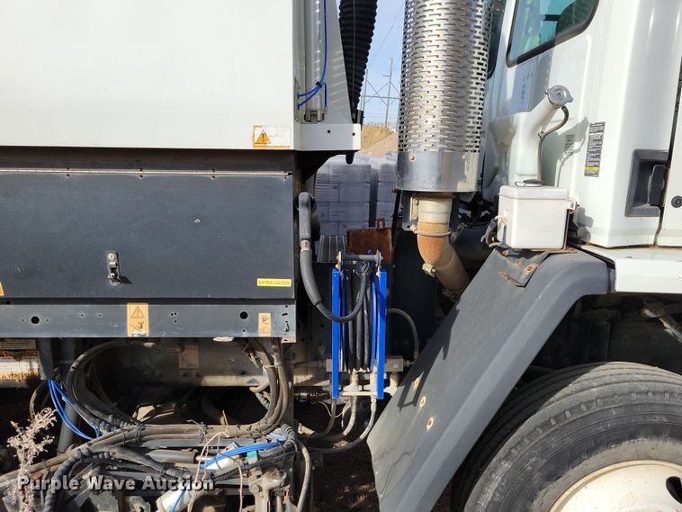 image for item NB9863 2003 Freightliner Johnston FC-70 street sweeper truck