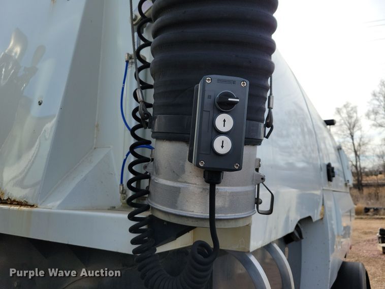 image for item NB9863 2003 Freightliner Johnston FC-70 street sweeper truck