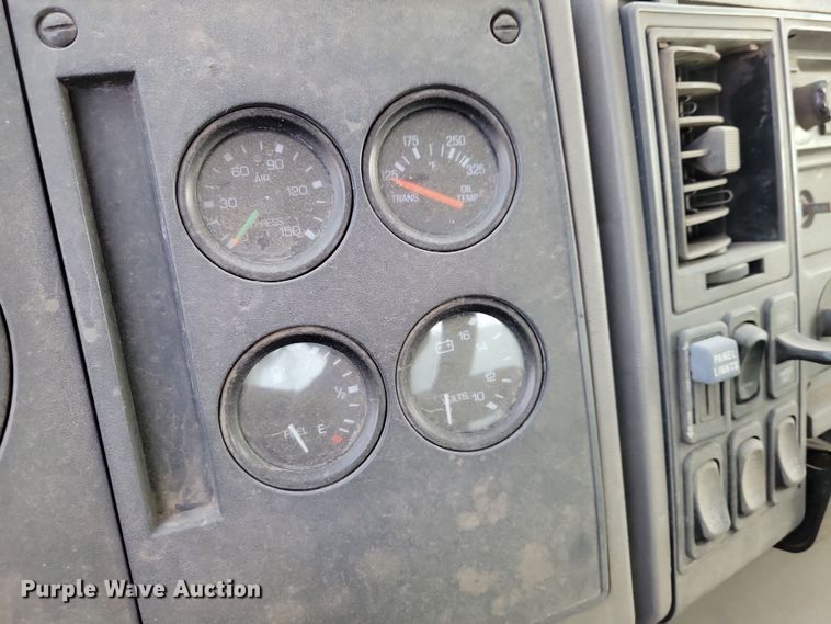 image for item NB9863 2003 Freightliner Johnston FC-70 street sweeper truck