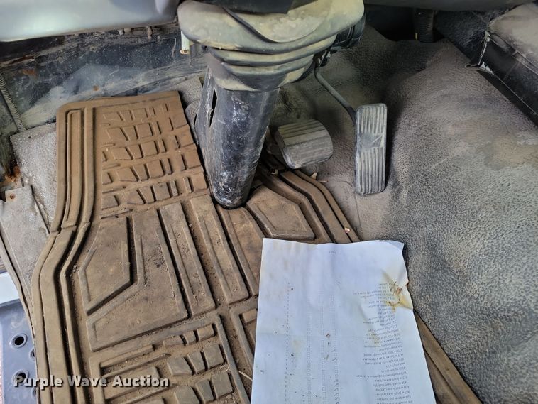 image for item NB9863 2003 Freightliner Johnston FC-70 street sweeper truck