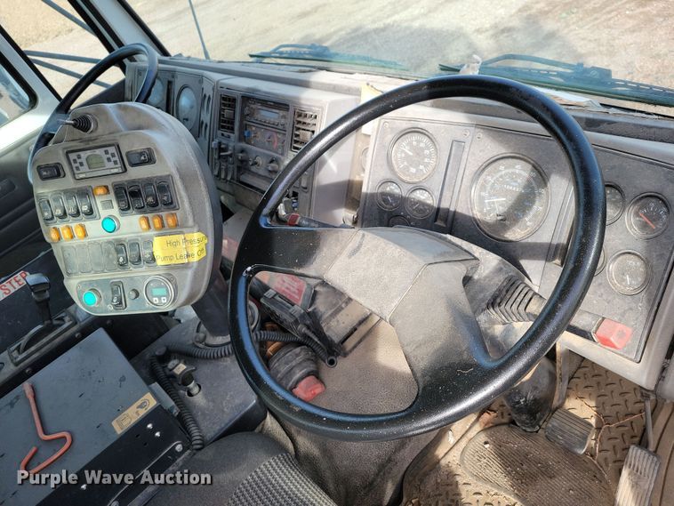 image for item NB9863 2003 Freightliner Johnston FC-70 street sweeper truck