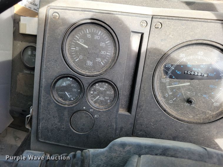 image for item NB9863 2003 Freightliner Johnston FC-70 street sweeper truck