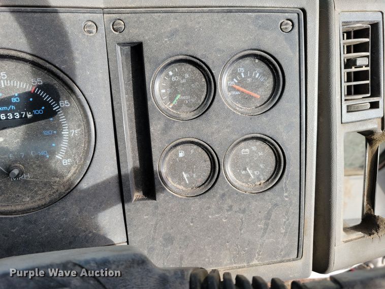 image for item NB9863 2003 Freightliner Johnston FC-70 street sweeper truck